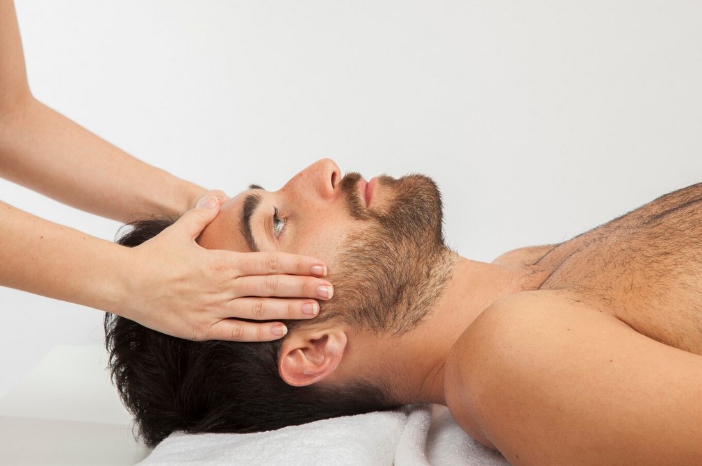 Erotic facial massage: basic techniques for beginner couples   